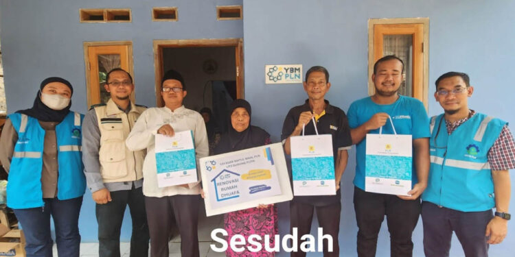 Rumah Warga tak Mampu Direnovasi YBM PLN Gunung Putri