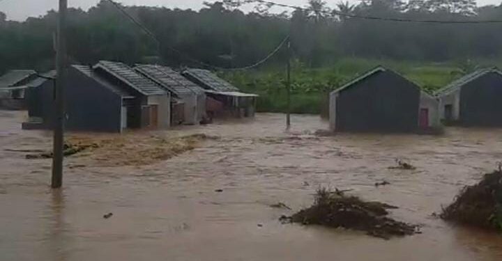 Perumahan Puri Asri 3 Terendam Banjir Lebih dari 1 Meter