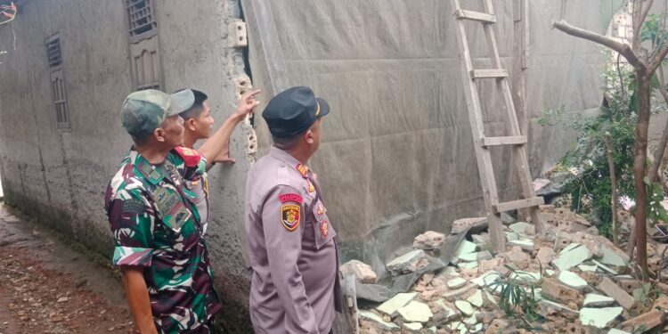Dampak Gempa Sumedang Robohkan Rumah Ketua IPSM, Ini Wujud Perhatian Kapolsek Gunung Putri