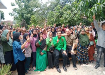 Warga Desa Cileungsi Kidul Dikunjungi Junaidi Samsudin