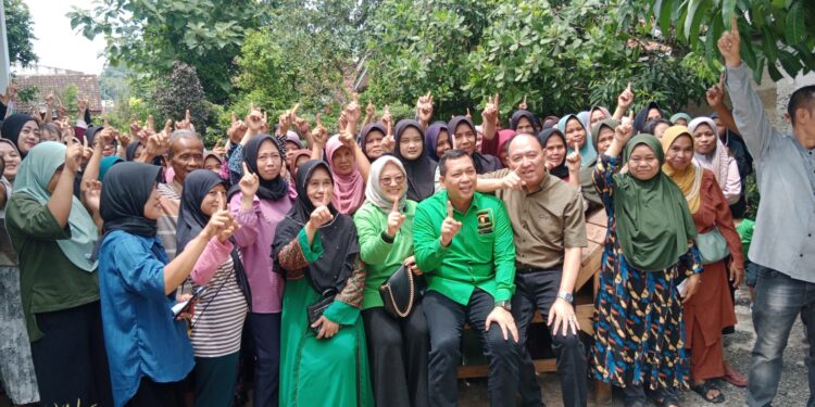 Warga Desa Cileungsi Kidul Dikunjungi Junaidi Samsudin