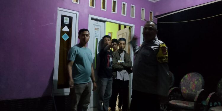 Pasca Viral, Warga Geruduk Rumah Terduga Oknum Guru Cabul di Lulut