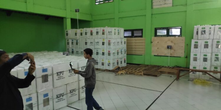 Jadi Gudang Logistik Pemilu, Ini Penjelasan Sekdes Sukamaju