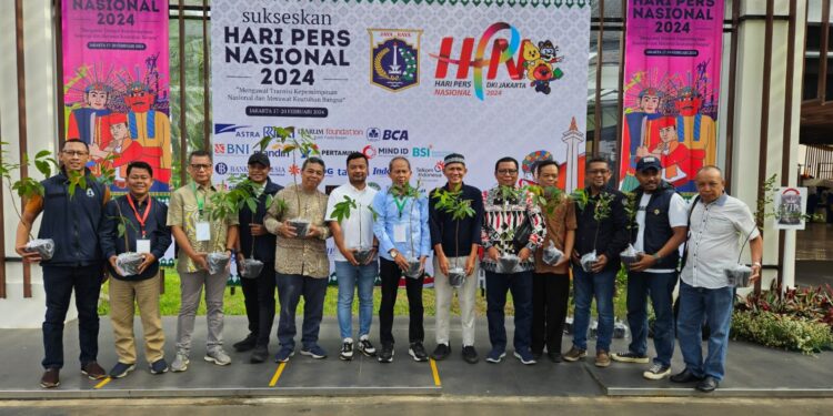 Sekjen PWI Pusat Serahkan 10.000 Bibit Pohon ke Ancol