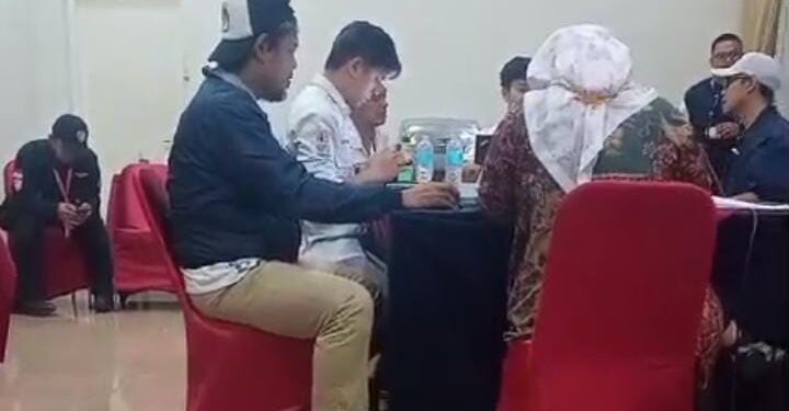 Potret Merah Aplikasi SIREKAP Berubah-ubah, Sinkronisasi Rekapitulais Suara Kecamatan Gunungputri “AJAIB”