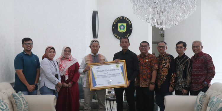PT.Taspen Cabang Bogor Beri Penghargaan Pada Pj Bupati Bogor