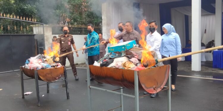 Kejari Kabupaten Tangerang Musnahkan Barang Rampasan, Ini Jenisnya