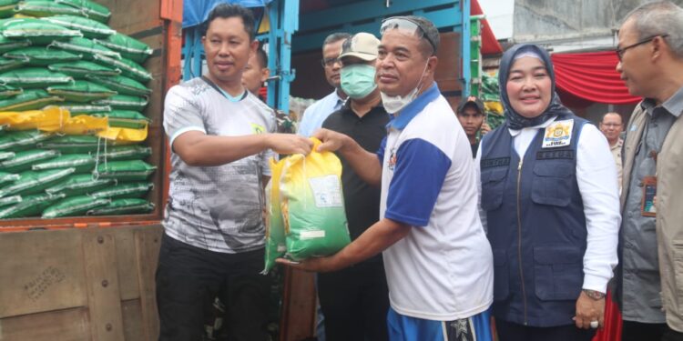Pj Bupati Bogor Pantau Pasar Murah di Babakan Madang