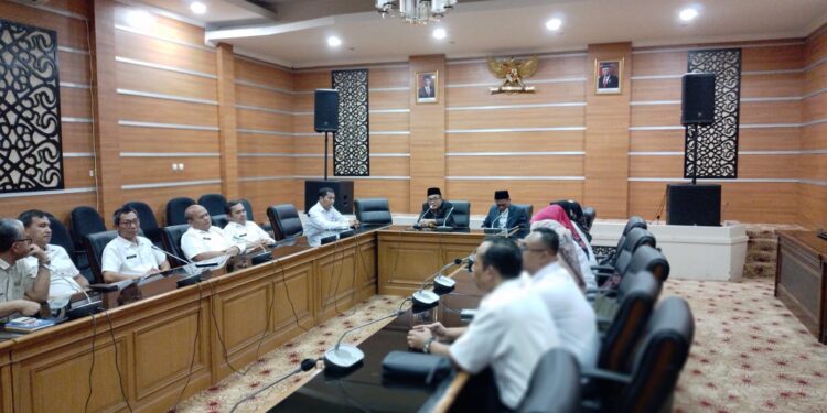 Ngadu ke Komisi 4 DPRD Kabupaten Bogor, Kepala Sekolah SMP Negeri se-Kabupaten Bogor Minta Tukin Bisa Direalisasikan Pemkab Bogor