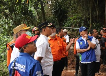 Mak Anah tak Kunjung Ditemukan, Pj Bupati Tinjau Langsung Lokasi Longsor
