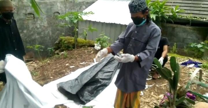 Pemuda Ditemukan Tewas Tergantung Dalam Keadaan Membusuk