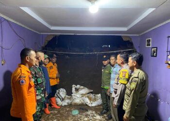 Cuaca Ekstream, 1 Rumah di Caringin Roboh