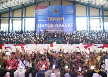 10.323 Sertipikat Tanah untuk Masyarakat Banyuwangi di Serahkan Langsung Oleh Presiden Joko Widodo dan Menteri ATR/BPN AHY