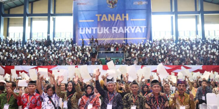10.323 Sertipikat Tanah untuk Masyarakat Banyuwangi di Serahkan Langsung Oleh Presiden Joko Widodo dan Menteri ATR/BPN AHY