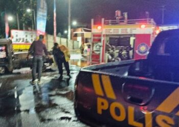 Mobilnya Terbakar, Sang Sopir Melarikan Diri