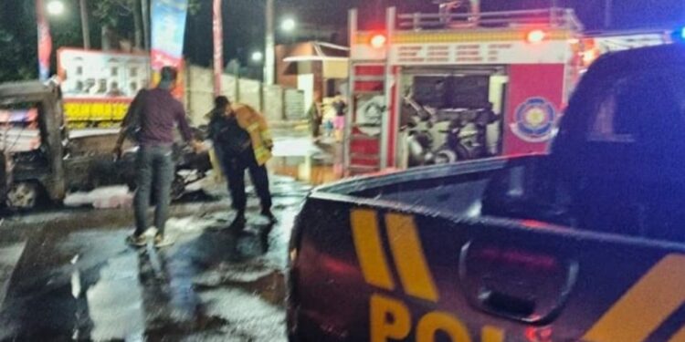Mobilnya Terbakar, Sang Sopir Melarikan Diri