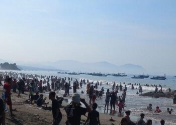 Pantai Cibangban Palabuhanratu Sudah Dipadati Ribuan Wisatawan