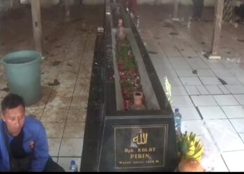 Seminggu Pascalebaran, Warga Kranggan Bekasi Penuhi Makam Panjang