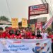100 Takjil di Bagikan Alfamart di Jalan Raya Klapanunggal