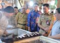 Jelang Lebaran, Asmawa Gadeng Komisi IV DPR RI Tinjau Harga Pangan di Pasar Cibinong