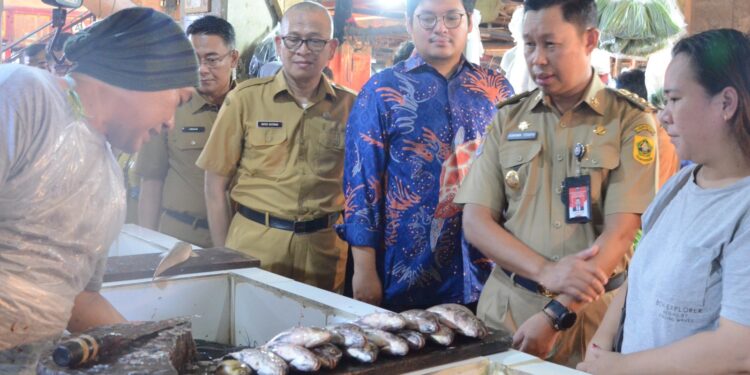 Jelang Lebaran, Asmawa Gadeng Komisi IV DPR RI Tinjau Harga Pangan di Pasar Cibinong