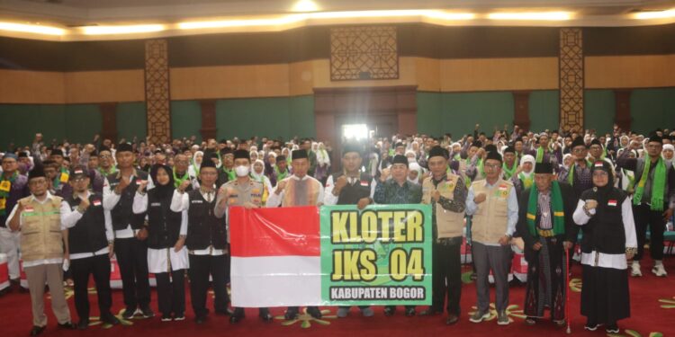 Pj. Bupati Bogor Lepas 432 Calon Jemaah Haji Kloter 04 JKS