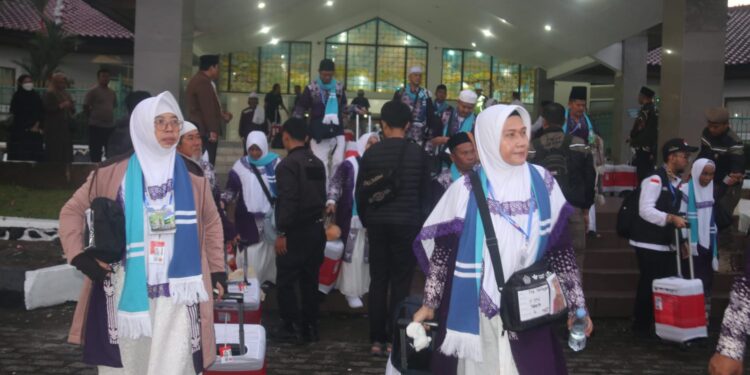 Pemkab Bogor Lepas Keberangkatan Jamaah Haji Kloter 17 JKS