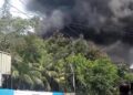 Sijago Merah Ngamuk di PT.Kahaptex, 5 Unit Mobil Damkar di Turunkan
