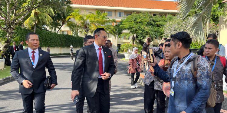 Antusias Ikuti Pembukaan World Water Forum, Menteri AHY Jalan Kaki