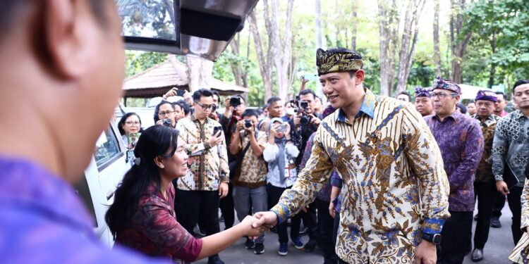 Menteri AHY Luncurkan Mobil Layanan Elektronik di Bali