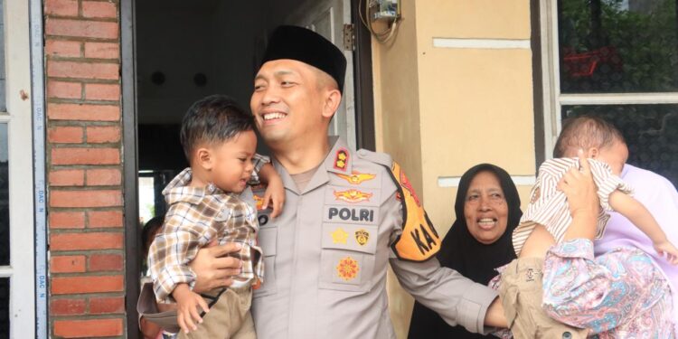Kapolres Bogor Kunjungi Kediaman Bayi Tertukar