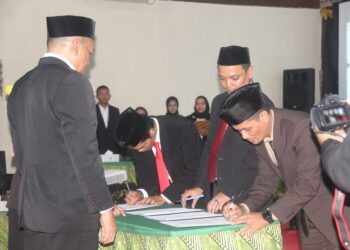 Pelantikan Panwascam, Asmawa Tosepu Tekankan Netralitas