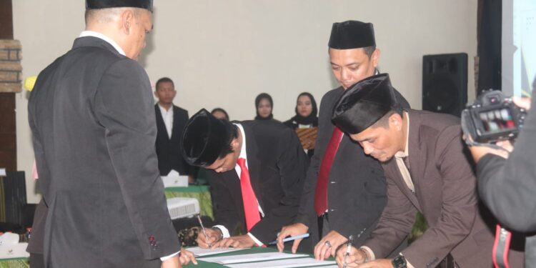 Pelantikan Panwascam, Asmawa Tosepu Tekankan Netralitas