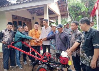 Peduli Petani, H.Achmad Fathoni Salurkan Dana Aspirasi