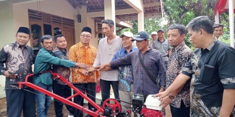 Peduli Petani, H.Achmad Fathoni Salurkan Dana Aspirasi