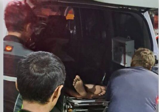 Cium Bokong Truk Tronton, Pria Ini Dilarikan ke Rumah Sakit