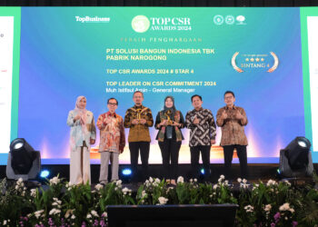 Solusi Bangun Indonesia Pabrik Narogong Raih TOP CSR Awards 2024