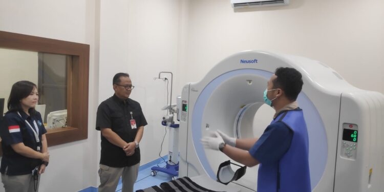 Tanya Soal Pelayanan RSUD Jatisampurna, Pj Walikota Bekasi Datang Bertanya Langsung Ke Pasien