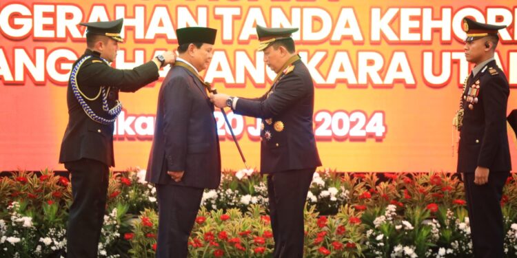 Memiliki Jasa Besar Untuk Institusi POLRI, Menhan Prabowo Subianto Terima Penghargaan Kehormatan Bintang Bhayangkara Utama