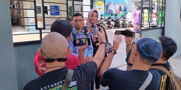 Dugaan Kecurangan Sistem Zonasi di SMAN 3 Bogor, Billy Adhiyaksa Ukur Jalan Dengan Meteran Kayu