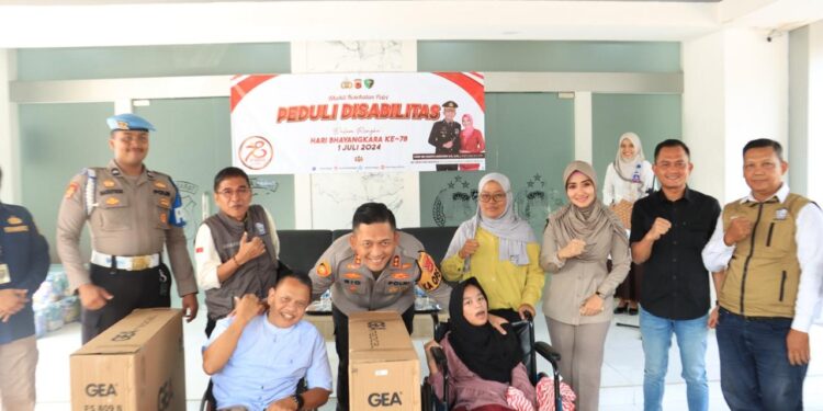 HUT Bhayangkara ke-78, Polres Bogor Berbagi Dengan Disabilitas