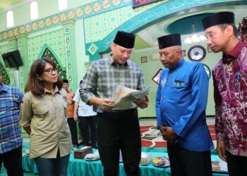 Menteri AHY Serahkan Sertipikat Tanah Wakaf di Pontianak Gratissss