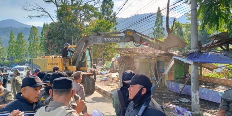 331 PKL Ditertibkan di Kawasan Puncak, Cecep Imam : Kita Pindahkan ke Rest Area