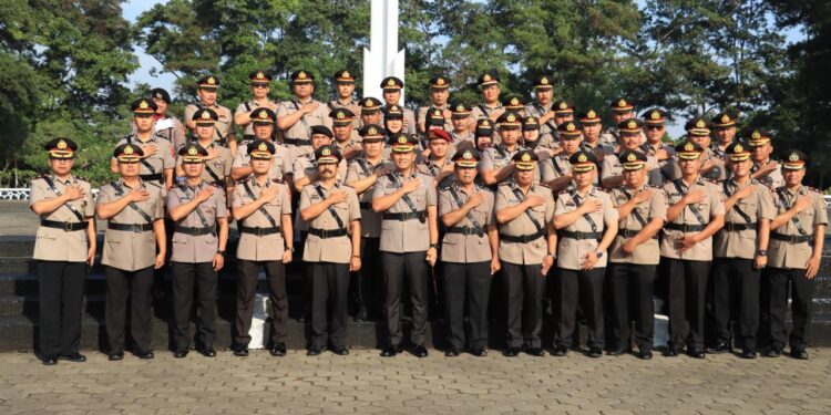 Sambut HUT Bhayangkara ke 78, Kapolres Bogor Upacara di Makam Pahlawan