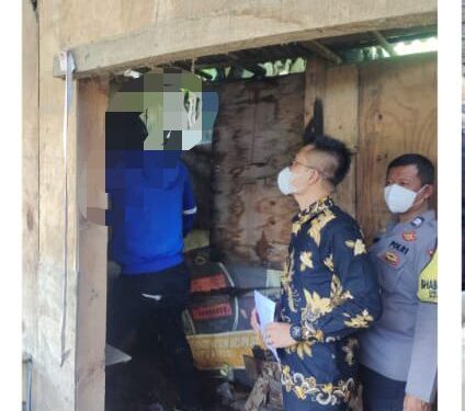 YJ Ditemukan Tergantung dan Membusuk Dalam Warung Kosong