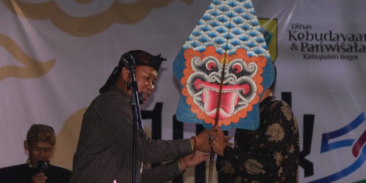 Melalui Wayang Golek, Asmawa Tosepu Ajak Lestarikan Warisan Budaya