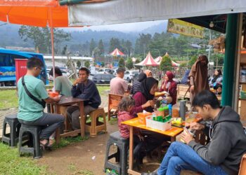 Pasca Penggusuran PKL, Pengunjung Ramai di Rest Area Gunung Mas Puncak