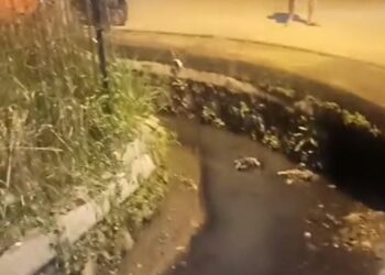 Bau Menyengat Disaluran Air, Warga Sebut Berasal dari PT.Indopangan