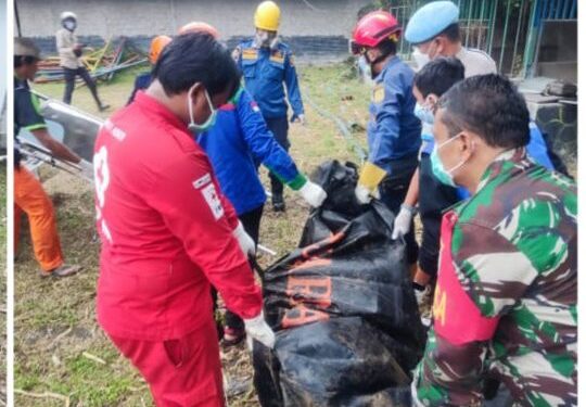 Mayat Pria Dengan Kelamin Terputus Mengapung di Kali Ciliwung