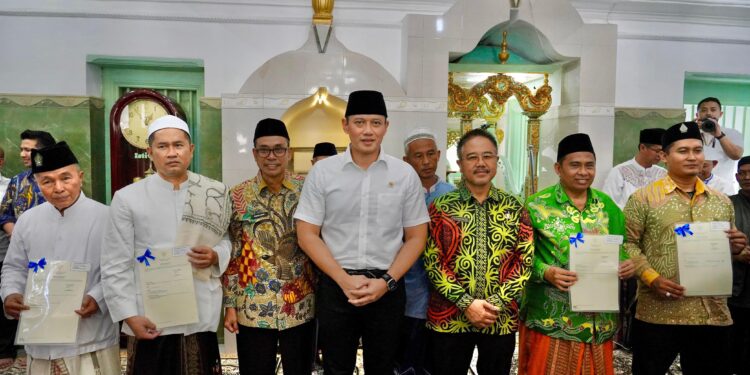Berdiri Sejak 1.500 an, Masjid Ainun Yaqin Sunan Giri Gresik Baru Kantongi Sertifikat di Masa Jabatan Menteri AHY